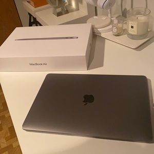 MacBook Air space gray 8gb 2020 with Apple m1 Chip